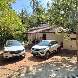  Holiday home Eden Thottam